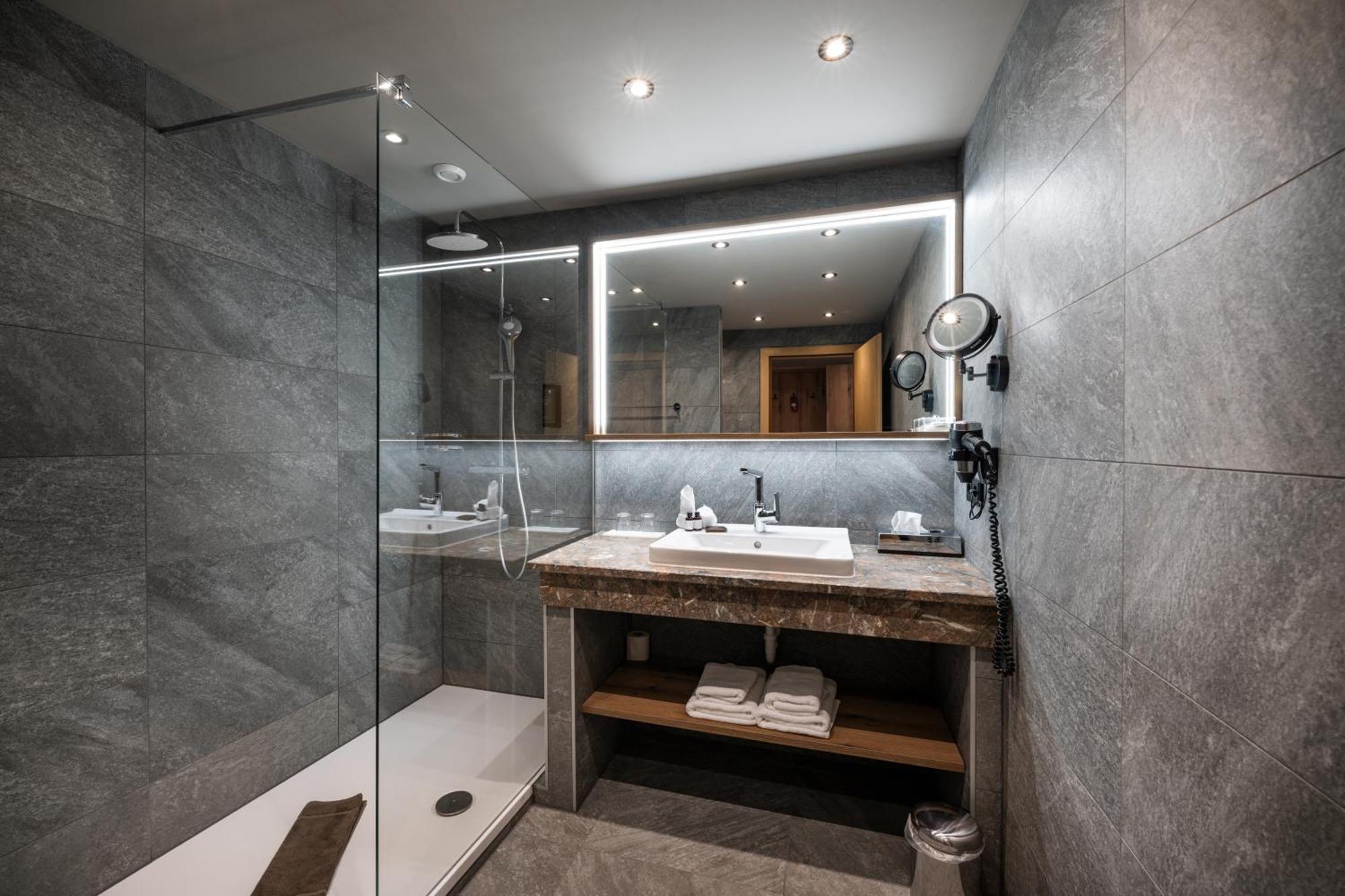 Alpinresort Stubaierhof ****S 富尔普梅斯 外观 照片