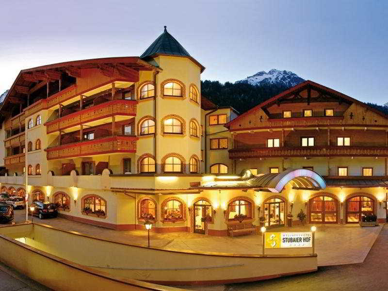Alpinresort Stubaierhof ****S 富尔普梅斯 外观 照片